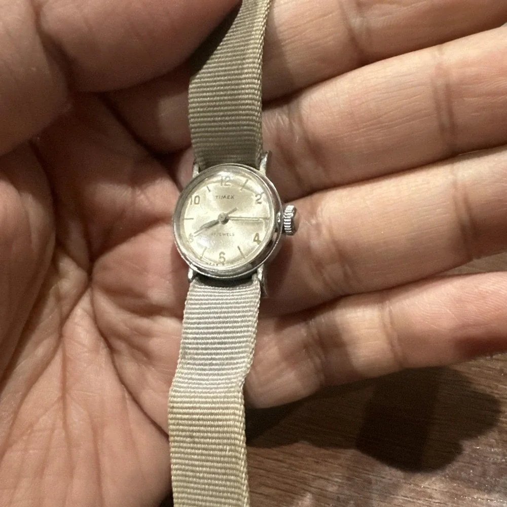 Vintage Timex 18mm Mechanical 17‎ Jewels Ladies Watch West Germany Runs Great